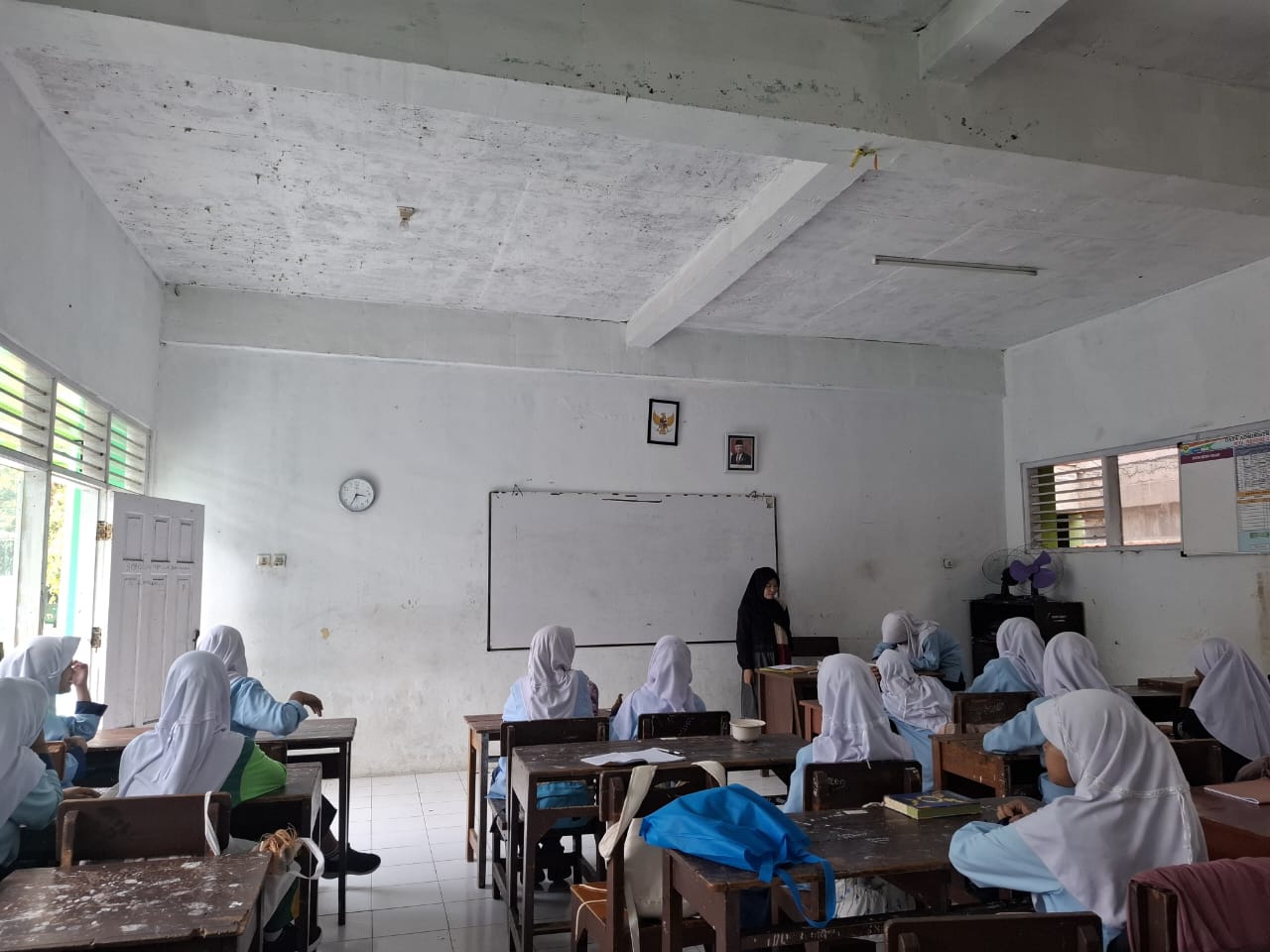 KIR IPA MTsN 2 Bogor Gelar Latihan Eksperimen dan Penulisan Artikel Ilmiah Sederhana